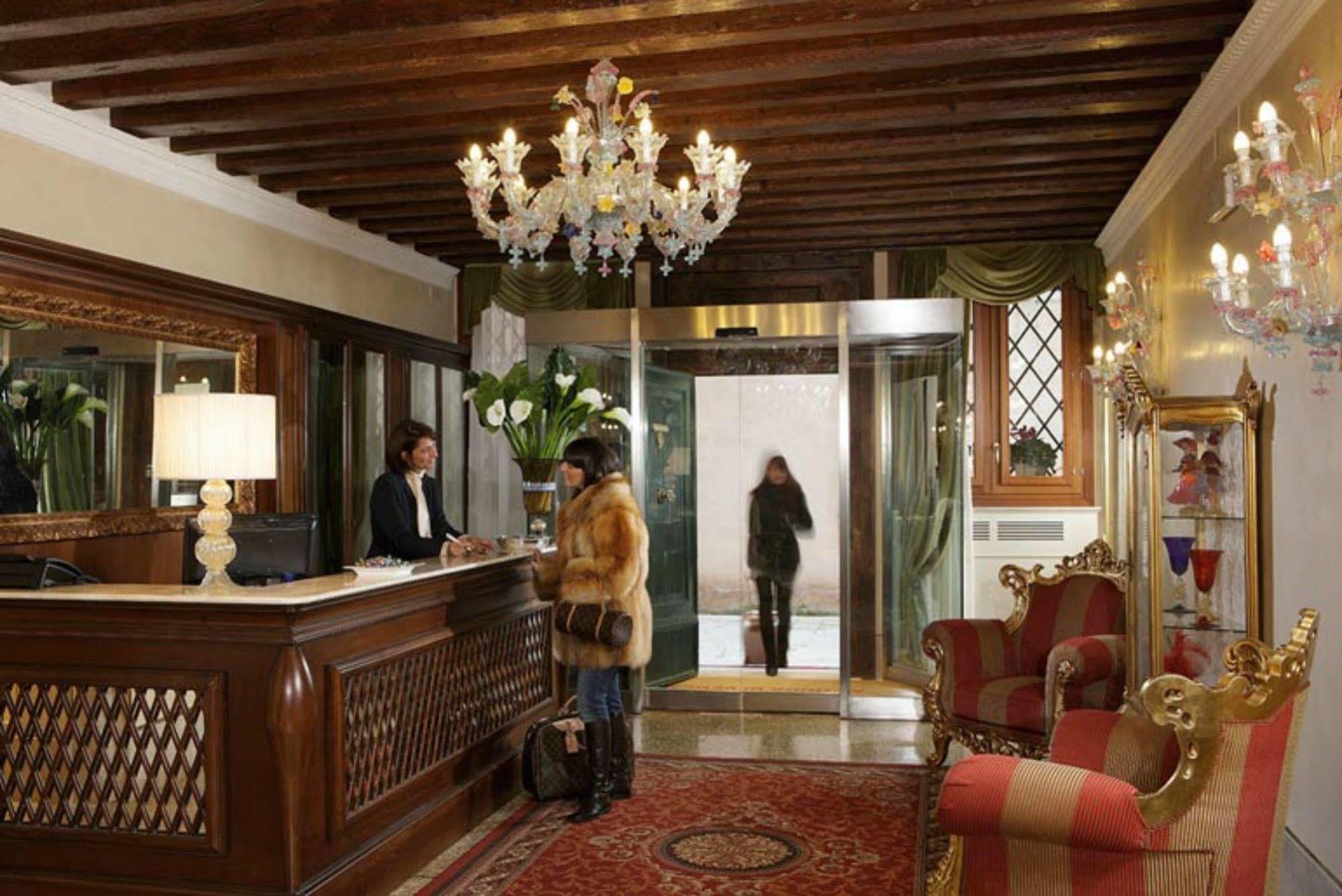 Hotel Al Duca Di Venezia Exterior foto