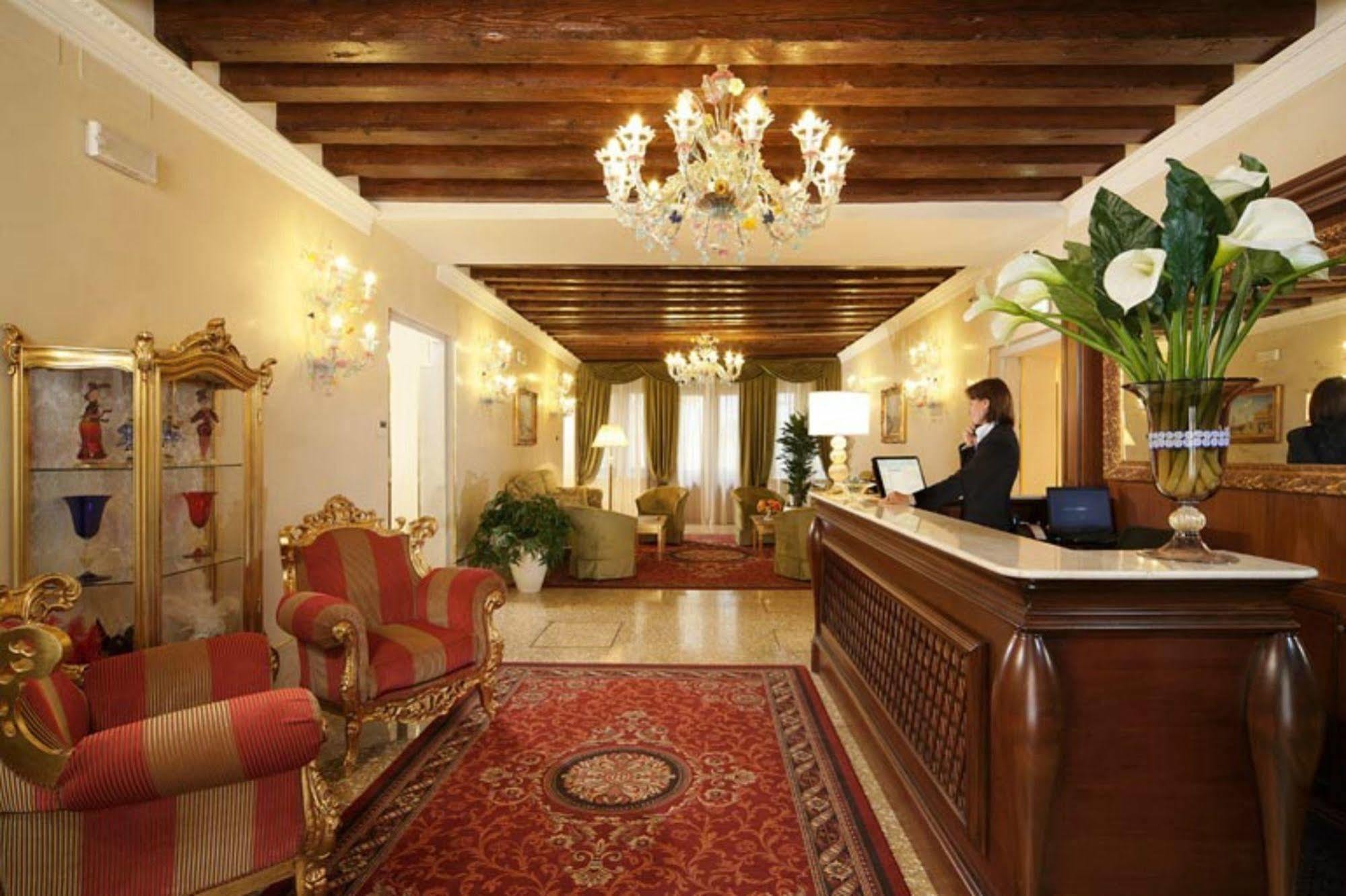 Hotel Al Duca Di Venezia Exterior foto